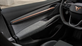Cupra Born VZ TIMANFAYA dettaglio portiere