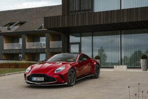 Aston Martin Vantage S hotel