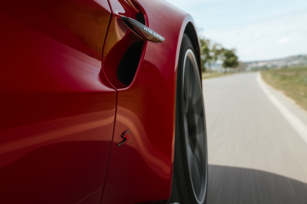Aston Martin Vantage S ruota