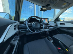 Suzuki Swift Hybrid CVT dettaglio interni plancia