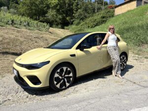 Leapmotor B05 laterale donna