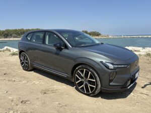 Volvo EX60 lato